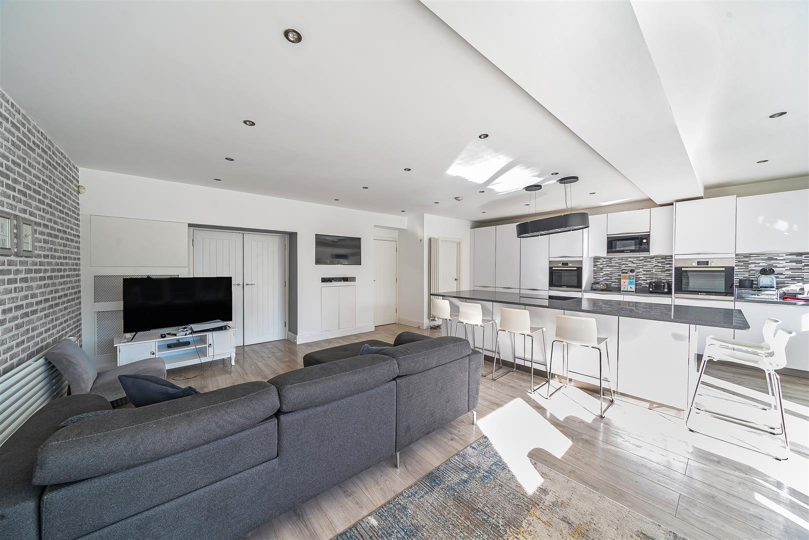 Edgwarebury Lane, Edgware